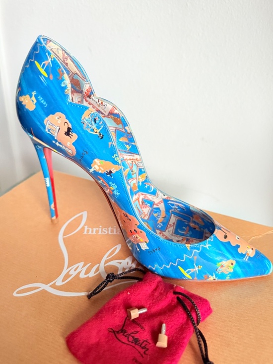 Christian Louboutin Hot Chick 100 Patent Leather Odyssey Print Pumps – Size 38 –